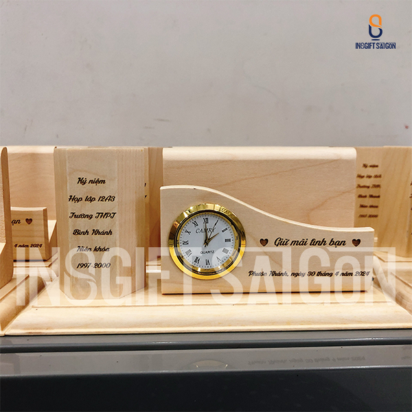 khay bút gỗ khắc laser