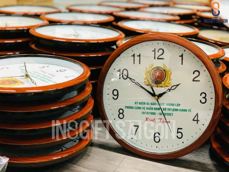 in logo đồng hồ treo tường quà tặng đại hội
