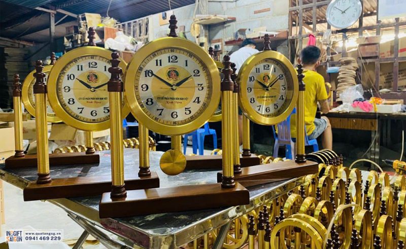 đồng hồ quà tặng in logo theo yêu cầu