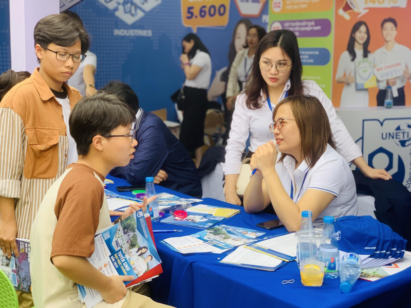 Quà tặng tuyển sinh cho tân sinh viên